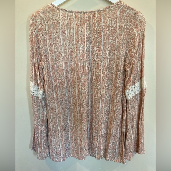 HOLLISTER CRINKLE PRINT BELLSLEEVE CROCHET TRIM TIE FRONT TOP BOHO HIPPIE Small - Picture 4 of 5
